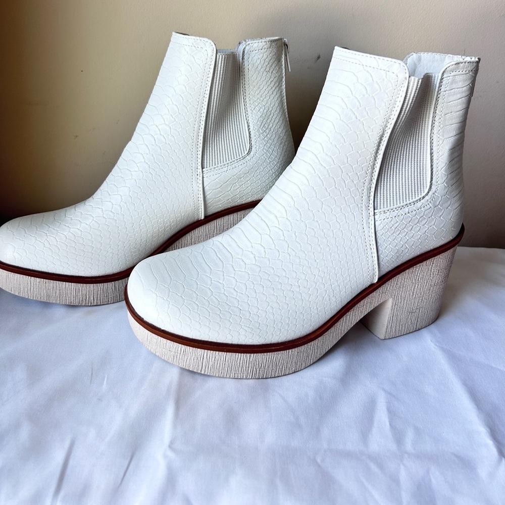 Pierre Dumas White Gator Ankle Boots